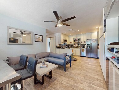 811 E 10th Ave, New Smyrna Beach, FL 32169 - photo 4