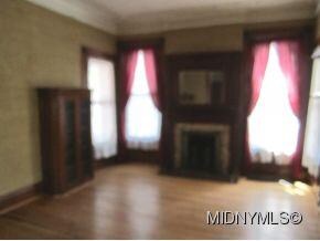 LIVING ROOM W/FIREPLACE