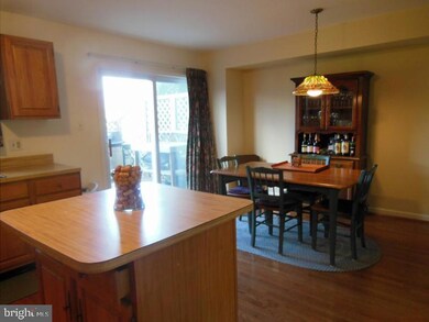 3918 Gatehouse Ln, Skippack, PA 19474 - photo 7