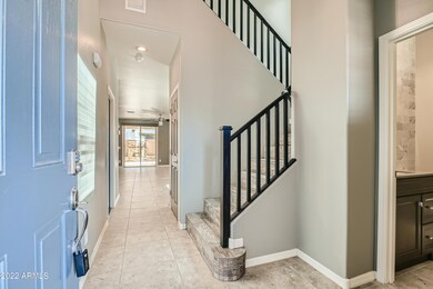 5-872968743-06 Foyer