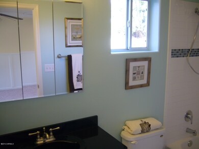 Master Bath w/Shower and Tub