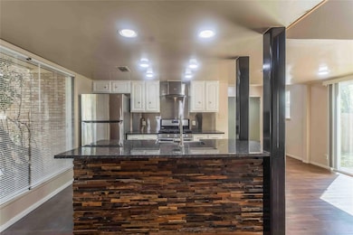 3901 Knollwood Dr unit B, Austin, TX 78731 - photo 3