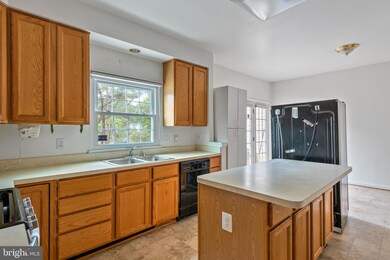 16721 Capon Tree Ln, Woodbridge, VA 22191 - photo 7