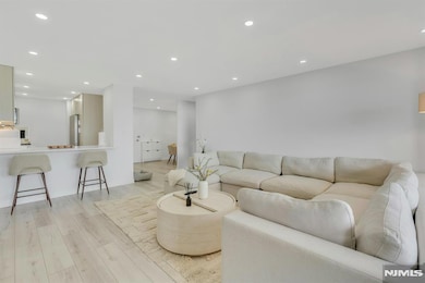 Hudson Harbor unit 11D, Edgewater, NJ 07020 - photo 6