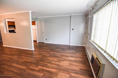 45 Gardenia Ln unit 9, Staten Island, NY 10314 - photo 4