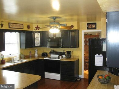 305 Neale Ct, Sykesville, MD 21784 - photo 6