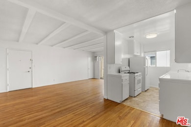 923 N San Vicente Blvd unit 6, West Hollywood, CA 90069 - photo 6