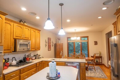 2396 Shagbark Ln, Decorah, IA 52101 - photo 3