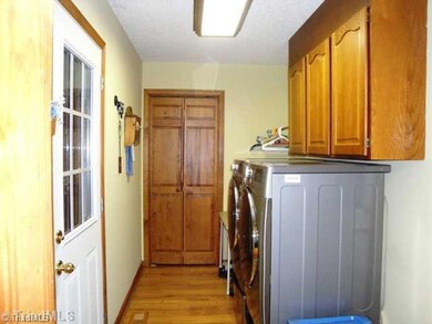 125 Marian Ln, Statesville, NC 28625 - photo 4