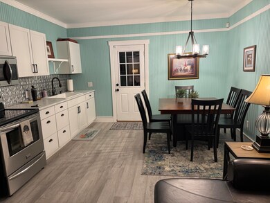 357 N Windsor Rd Interior 2025 (7)