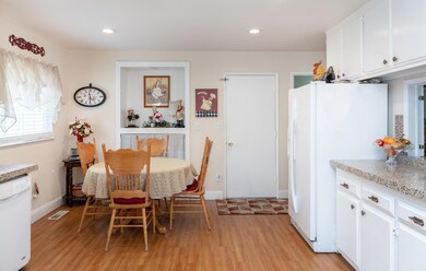 1258 Mistletoe Ln, Redding, CA 96002 - photo 7