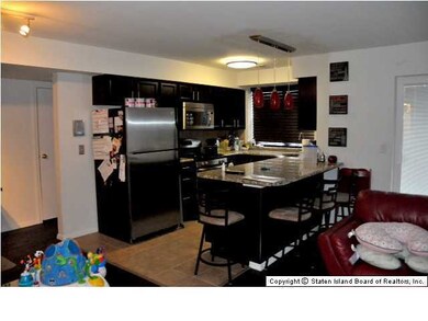 65 Elmwood Park Dr unit 21, Staten Island, NY 10314 - photo 2
