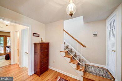 6724 Baron Rd, McLean, VA 22101 - photo 3