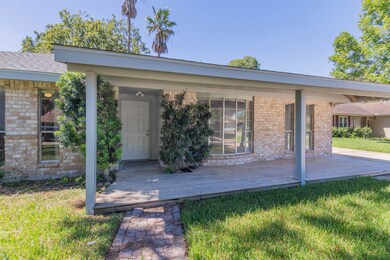 16926 Stardale Ln, Friendswood, TX 77546 - photo 2