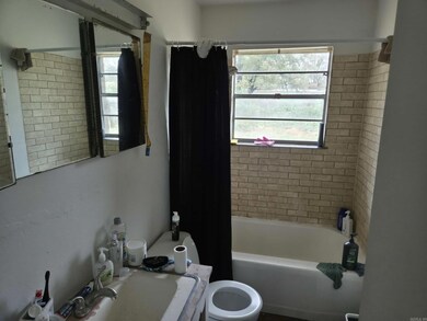 3305 Daffodil St, Pine Bluff, AR 71603 - photo 5