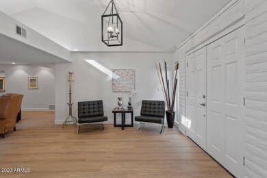 04-Foyer