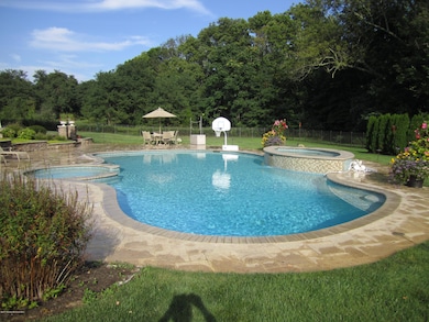 12 Squan Song Ln, Colts Neck, NJ 07722 - photo 4