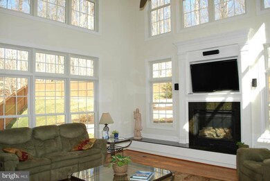 9044 John Sutherland Ln, Lorton, VA 22079 - photo 6