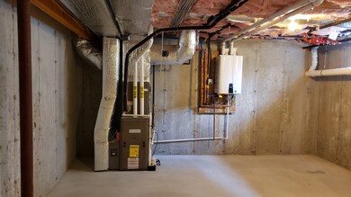 81 Narrow Ln unit B, Lancaster, MA 01523 - photo 5