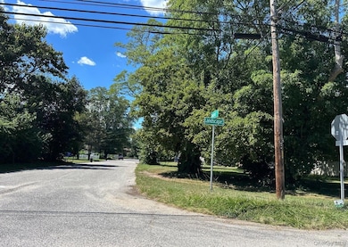 65 Landscape Dr, Wheatley Heights, NY 11798 - photo 2