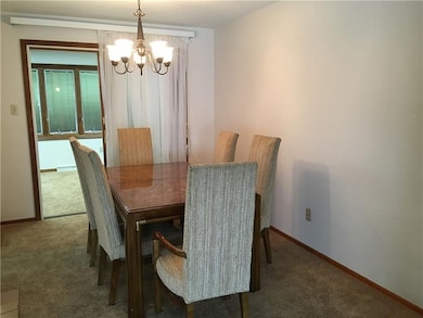 Spacious dining room that opens to 4 Season Room