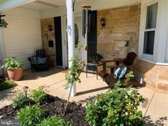 8702 Royal Ridge Ln, Laurel, MD 20708 - photo 2