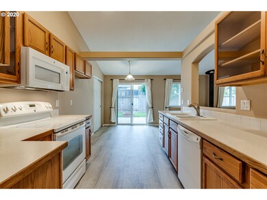 768 Blue Jay Loop, Creswell, OR 97426 - photo 6