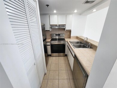 Brickell Key Two Condo unit 1603, Miami, FL 33131 - photo 5
