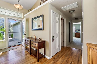 890 Ridgeview Dr, Eagle Point, OR 97524 - photo 5