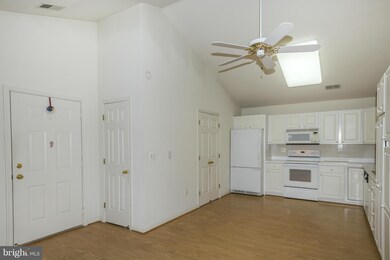 2003 Rudy Serra Dr unit 3D, Sykesville, MD 21784 - photo 5