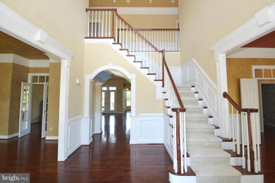 43494 Savoy Woods Ct, Chantilly, VA 20152 - photo 2