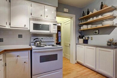 229 Fallis Rd. ~ Eat-in Kitchen