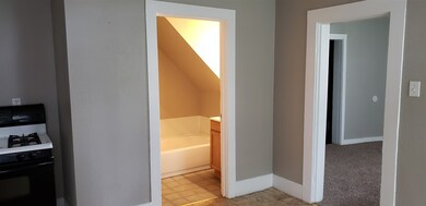 712 N Walnut St, Muncie, IN 47305 - photo 5