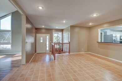 Entry/Dining
