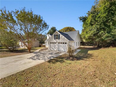 5049 Holly Hock Dr, Flowery Branch, GA 30542 - photo 3