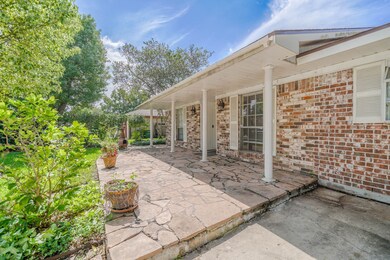 Oversize Porch with Flagstone Patio