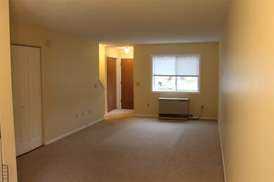 R6 Grandview Dr, South Burlington, VT 05403 - photo 4