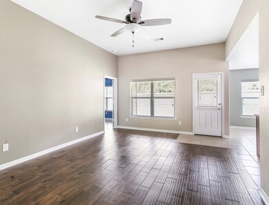 12206 Estelle Ln, Pinehurst, TX 77362 - photo 2