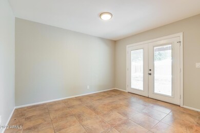 303 E Ellis Dr, Tempe, AZ 85282 - photo 4