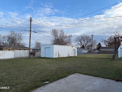 1232 8th Ave W, Williston, ND 58801 - photo 4