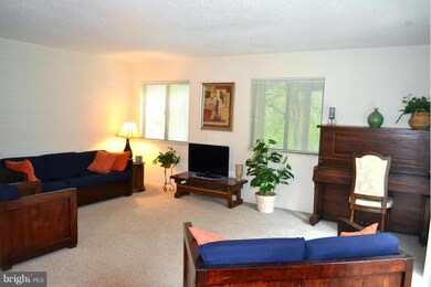 15287 Forest Grove Dr, Woodbridge, VA 22191 - photo 2