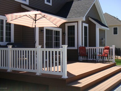 1084 Woodberry Dr, Mountain Top, PA 18707 - photo 4