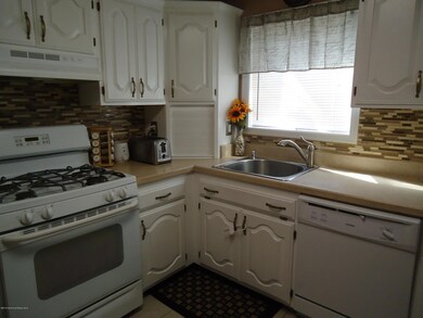 Large Eat in Kitchen
