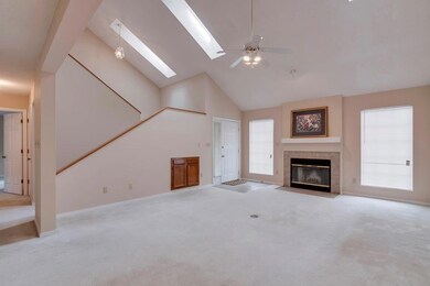 04_ChotaViewCircle_204_Living03
