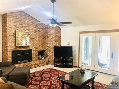 4213 SE Oakview Ln, Topeka, KS 66609 - photo 5