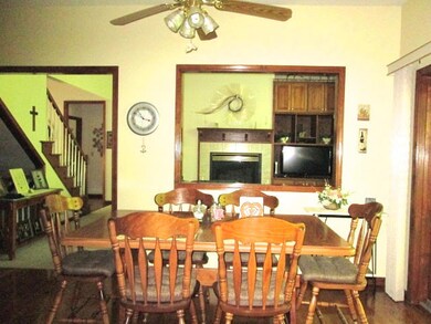 Breakfast Area & Opening into Living Rm