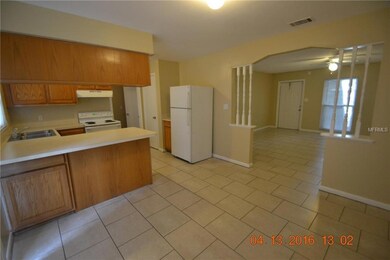 8610 Wood Ridge Rd, Tampa, FL 33619 - photo 5