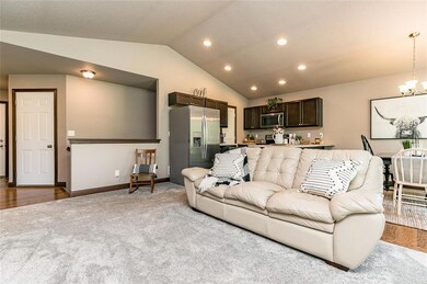 2066 Sugar Creek Dr NW, Cedar Rapids, IA 52405 - photo 7