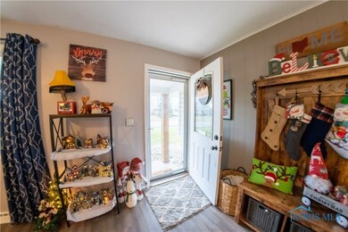 401 Pine Rd, Woodville, OH 43469 - photo 2