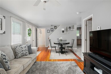 Living room/ Dining room
